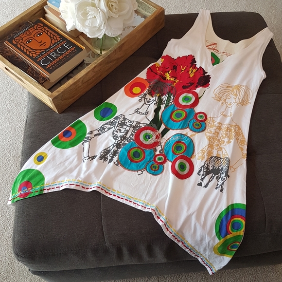 White Desigual Sleeveless Embellished Shark-Bite V-neck Tunic From Spain - Picture 1 of 17